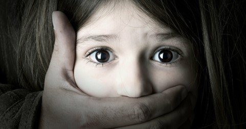 Analýza rozsudků krajských soudů ČR, část I.: Kdo jsou nejčastějšími pachateli znásilnění dětí mladších patnácti let? Léčit nebo trestat?