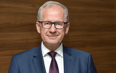 Rozhovor: Josef Baxa - Nikdo z nás není univerzálním znalcem všeho, ale důležité je komplexní uvažování, vidění práva v souvislostech a s hodnotami, na nichž je vystavěno