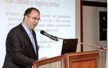 Aktuálně k registru smluv