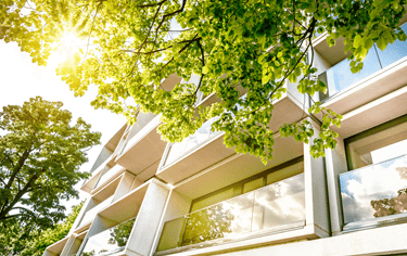 Jak aplikovat ustanovení o. z. o společných částech domu