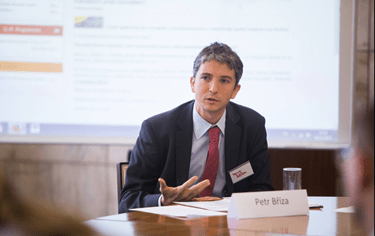 Národní ústavní systémy a Evropská unie: Harmonický vztah, nebo manželství před rozvodem?