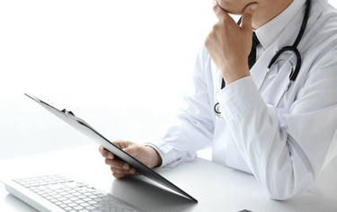 Právní povaha informovaného souhlasu a následky neúplného poučení z hlediska civilního práva