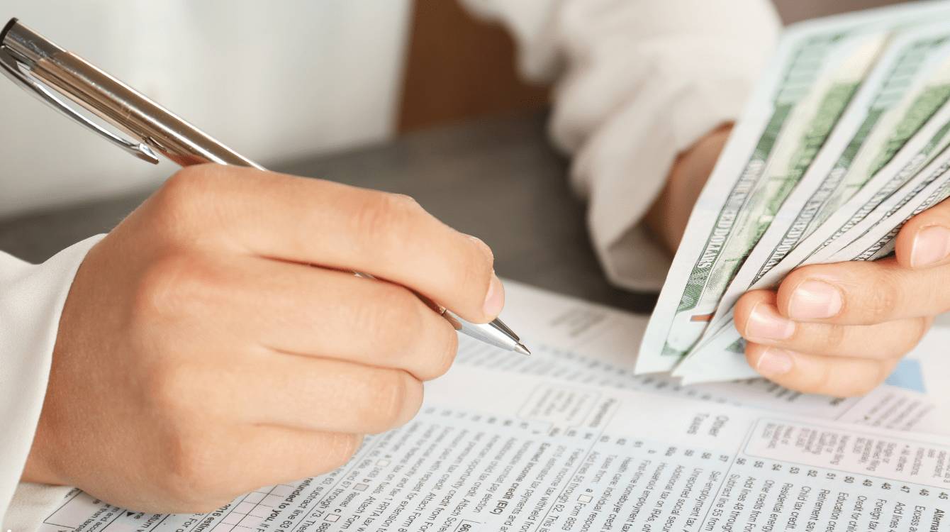 Fenomén „půjček od třetích osob“ v realitních transakcích: Kde končí odpovědnost makléře při zkoumání původu prostředků?