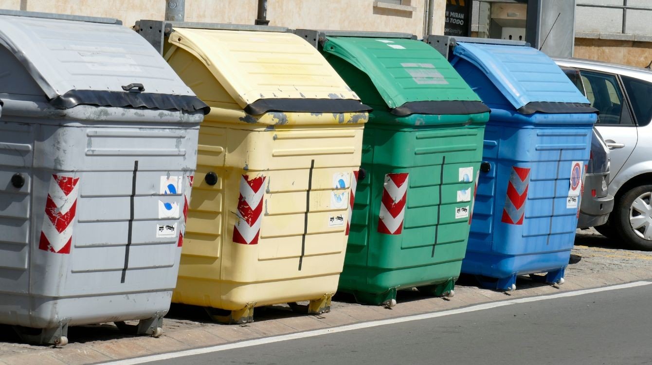 Novela směrnice o odpadech: Nová pravidla pro snižování odpadu z potravin a textilu