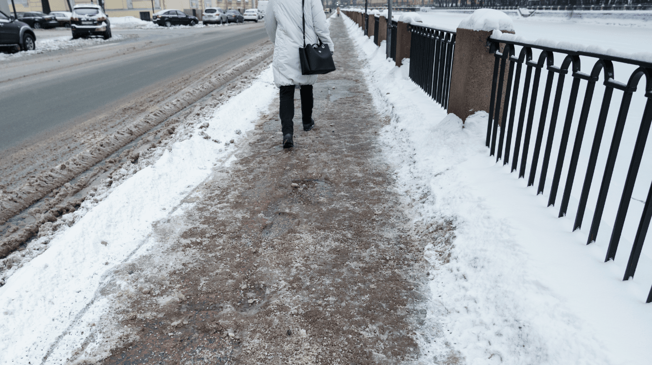 Pády na chodníku: získat vysoké odškodnění je výrazně obtížnější než dříve