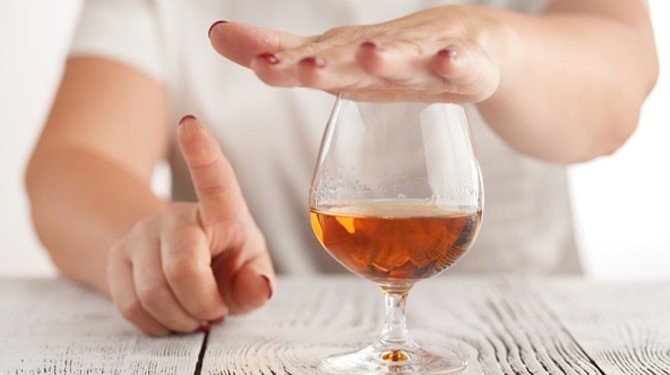 Alkohol na pracovišti a odmítnutí podrobit se kontrole