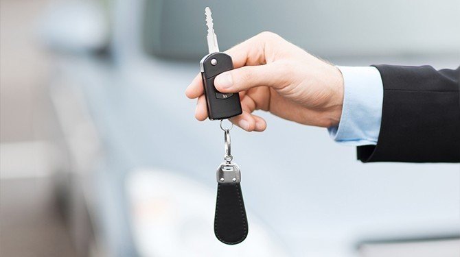 Může manžel prodat společné auto bez souhlasu druhého manžela?