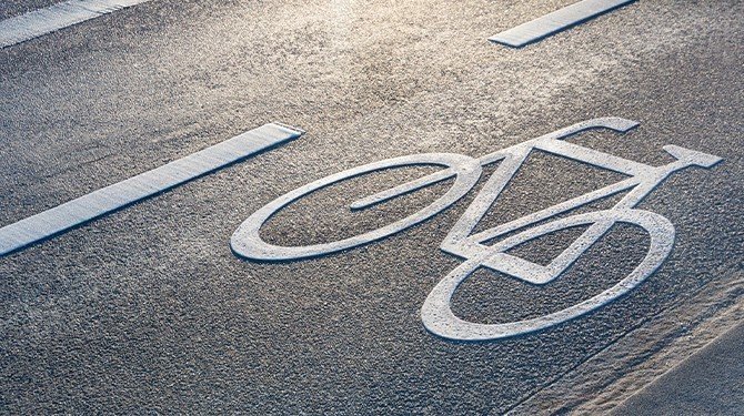 Senát asi odmítne návrh na objíždění cyklistů v předepsané vzdálenosti