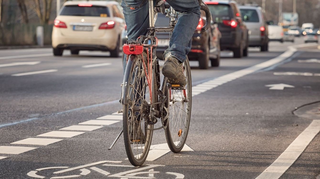 Sněmovna patrně nezruší minimální odstup při předjíždění cyklistů