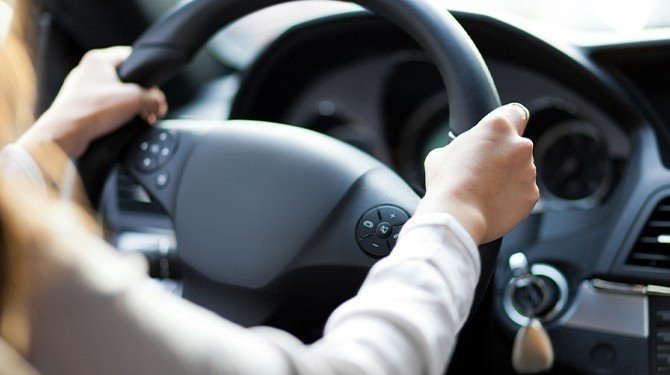 Sněmovna podpořila změny v bodovém systému pro řidiče