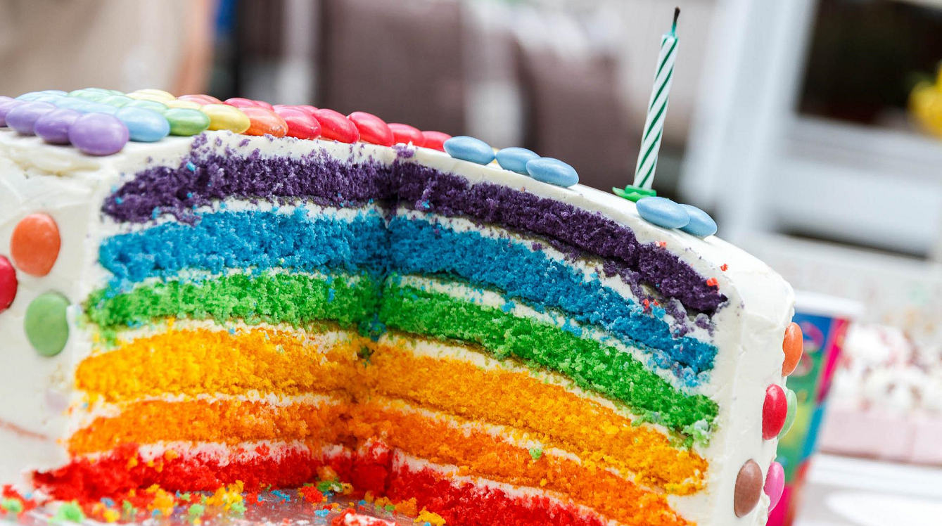 Může cukrárna odmítnout upéct svatební dort s tématikou podporující sňatky osob stejného pohlaví?