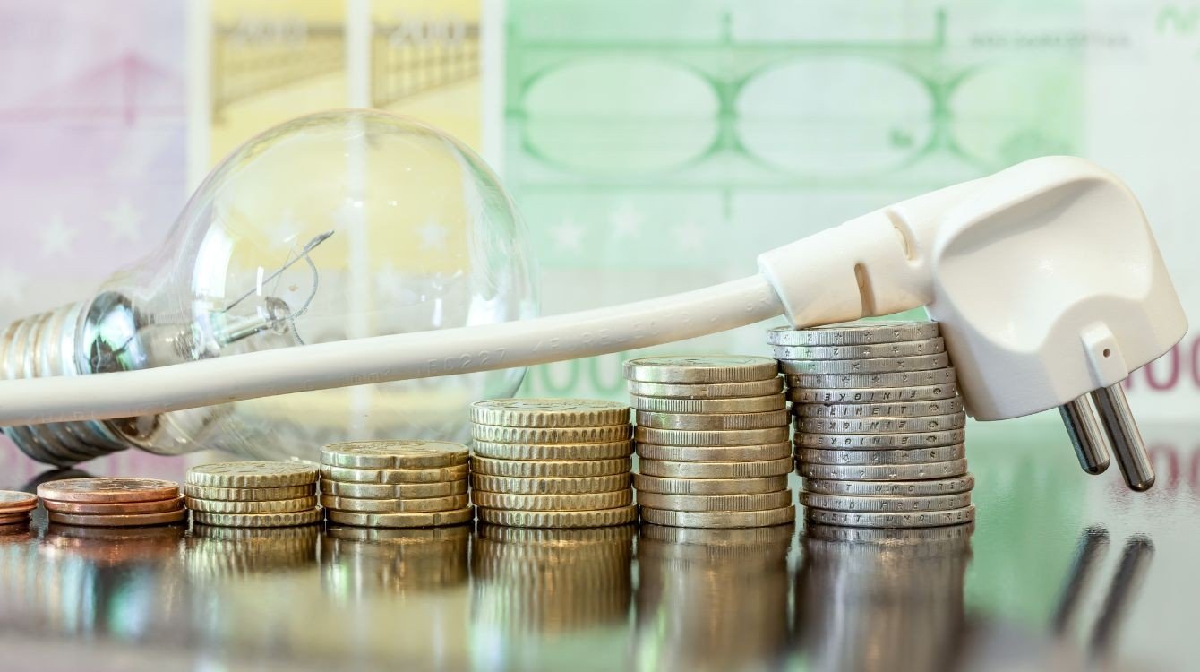 Odběratelé převádí zákazníky na spotové ceny. Kdy je to nelegální a jak se bránit?