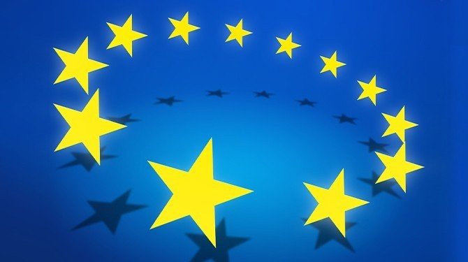 Evropská komise připravuje nový vzor smlouvy pro předávání údajů mimo EU