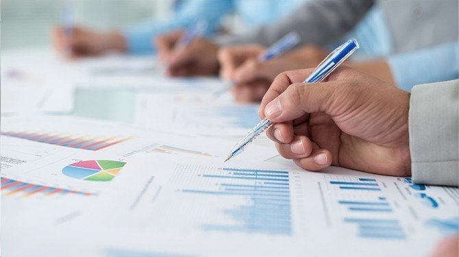 Ministři se vracejí do svých úřadů, začnou jednání o rozpočtu na příští rok