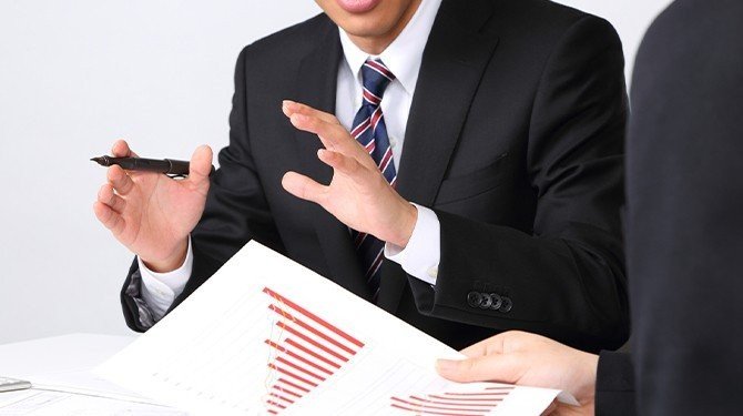 Odbory i zaměstnavatelé kritizují převod financování nepedagogů na obce a kraje