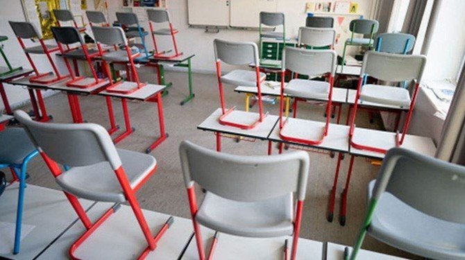 Sněmovna schválila možnost až deseti dnů volna ve školách kvůli koronaviru