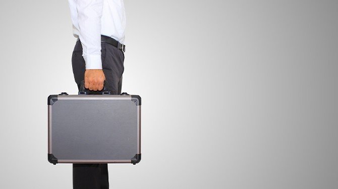 Sněmovna v úvodním kole podpořila koaliční změnu pravidel pro státní úředníky