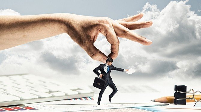 Starosta a zaměstnanci obce, jakou má nad nimi moc a kdy je šéfem tajemník?