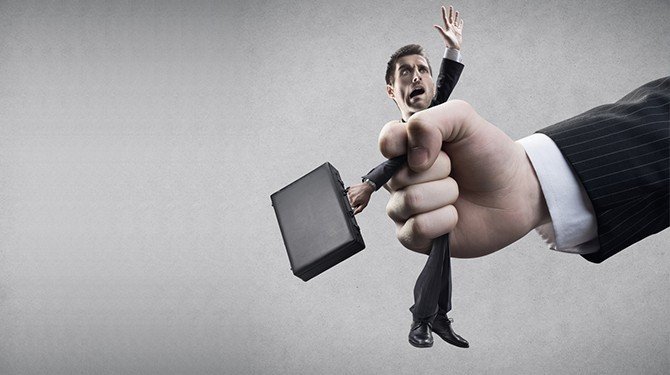 Moderní lichváři cílí na byty a domy. Studie odkrývá skrytý byznys s „řešením“ dluhů