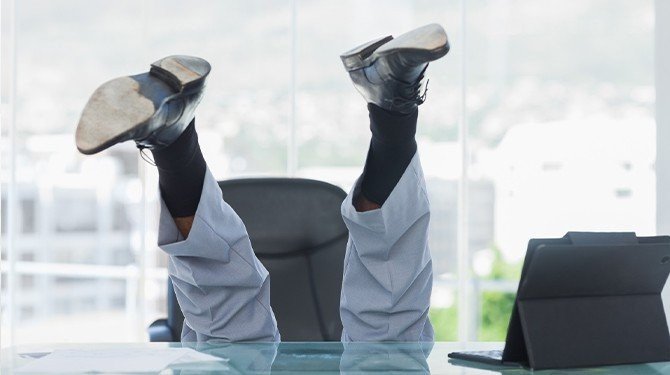 Kdy je předmět podnikání společnosti neplatný a může vést ke zrušení společnosti?