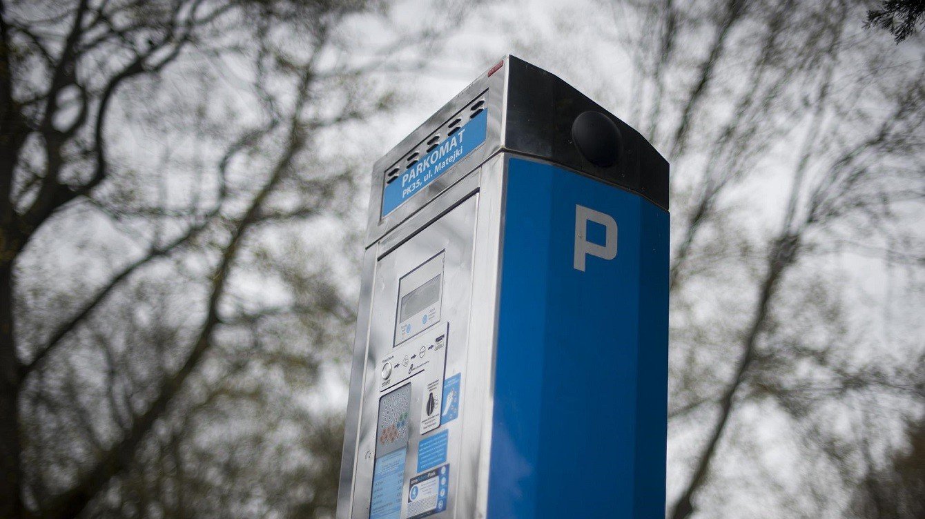 Soud potvrdil Praze pokutu 740.000 Kč za pravidla parkování hybridních aut