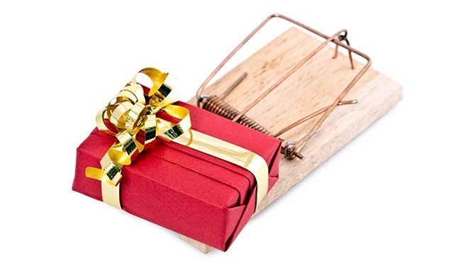 Kdo využije bezbřehé naivity druhého, aneb čí je to pak vina?