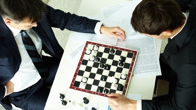 Politologové: Vznik ministerských postů je logický, když vládu skládá pět stran