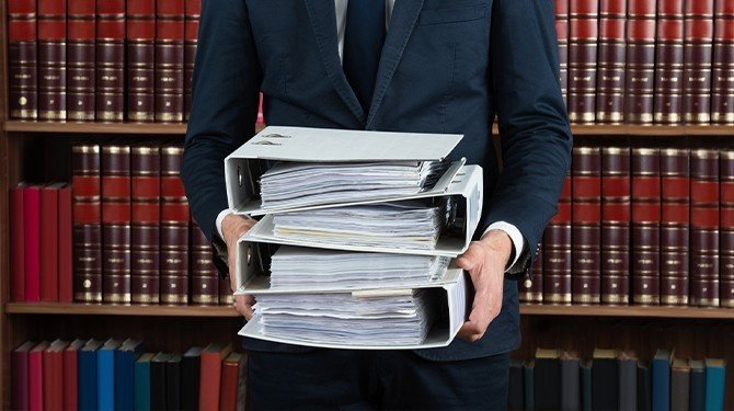 Morální dilema v profesní etice advokátů: jak řešit rozpor mezi obecnou a profesní morálkou?