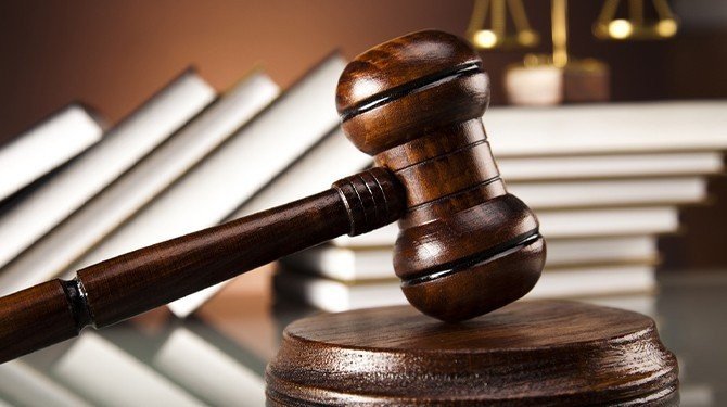 Soud přiznal ženě náhradu za odcizený a zabavený pervitin