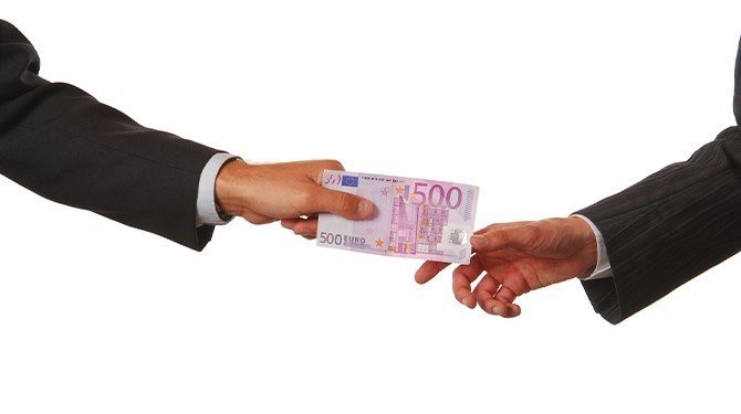 EK: ČR pokročila v reformách soudnictví, vyšetřování korupce zůstává problémem