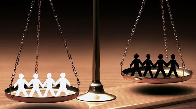 ČOI odhalila několik případů diskriminace, třeba vykázání gayů z plesu