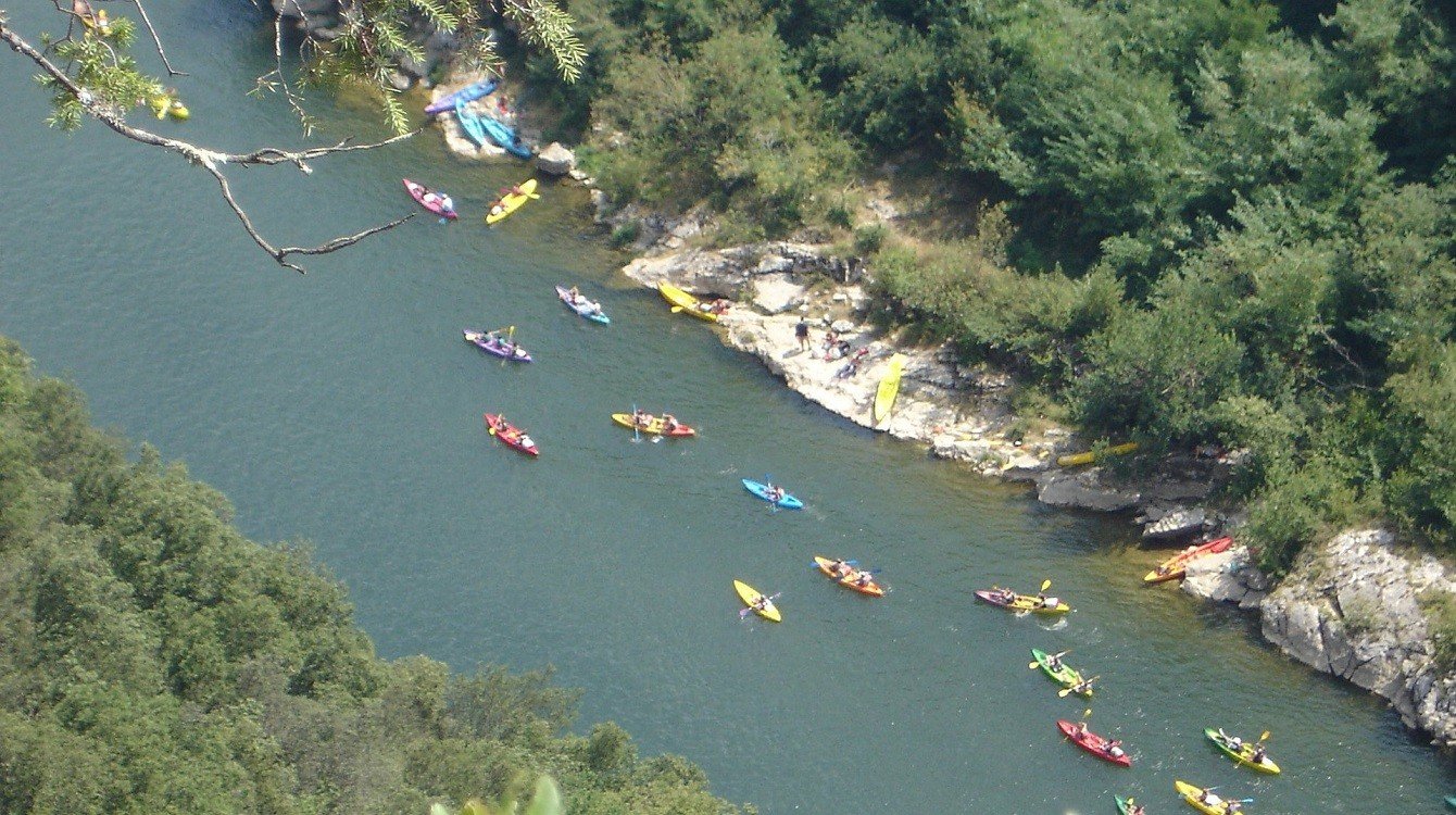 Vodáci budou moci plout s půl promile alkoholu, schválila Sněmovna