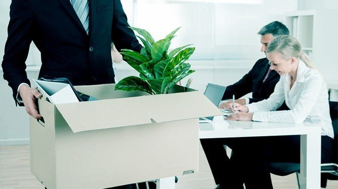 Souběh okamžitého zrušení pracovního poměru a výpovědi