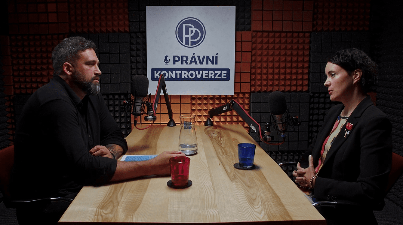 Právní Kontroverze s Lucií Hrdou: Krácení odměn advokátů a role obětí v trestním řízení