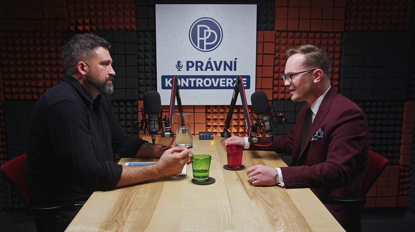 Právní Kontroverze s Danielem Pospíšilem: Jak AI mění právní praxi, výuku i odpovědnost právníků