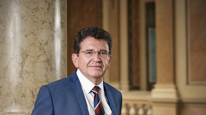 Do týmu pro trestní právo advokátní kanceláře Dentons nastoupil profesor Jaroslav Fenyk, emeritní místopředseda Ústavního soudu