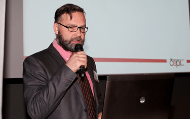 Jak plastikami zákonů zaklínat zlo aneb mimikry konání v politice