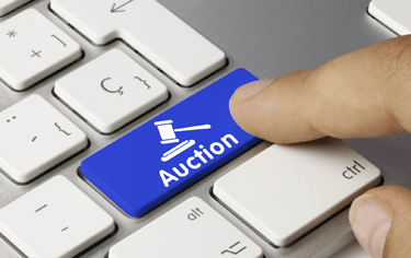 Uspokojování pohledávek oprávněných z exekucí vedených u soudních exekutorů proti témuž povinnému v rámci rozvrhu výtěžku dražby nemovité věci