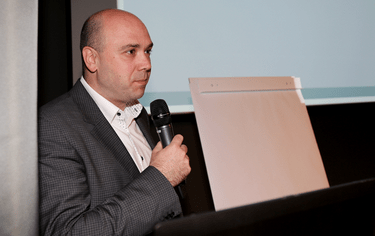 Obligační vztahy mezi manželským majetkovým společenstvím a jedním z manželů