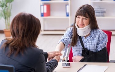 Dobrovolné zvýšení náhrady bolestného a ztížení společenského uplatnění u pracovních úrazů
