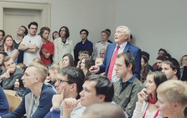 Právnická fakulta UK znovu v noci ožije!