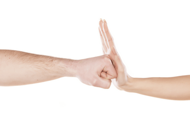 Komentář: NS zrušil rozsudek nad školákem, který se popral ve třídě