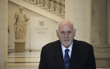 Rozhovor: Pavel Rychetský - Od stavovského incestu k novele ústavy