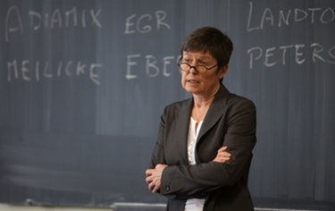 Sacha Prechal: Jak Soudní dvůr EU spolupracuje s národními soudy?