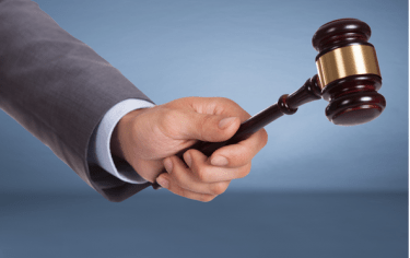 Exces člena statutárního orgánu obchodní korporace a jeho schválení