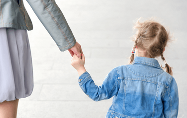 Podle čeho se určuje výše výživného na dítě a do kdy má rodič povinnost jej platit