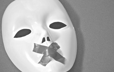 Platí občanský zákoník i ve facebookových diskuzích?