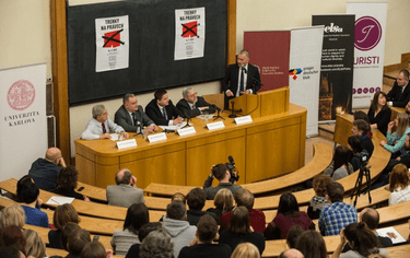 Chceme rudé trenky nad Hradem?