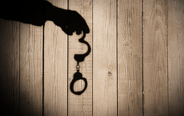 Co je a co není trestným činem týraní osoby žijící ve společném obydlí v souvislostech domácího násilí