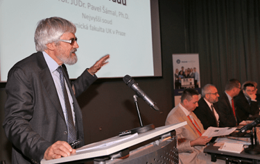 (Ne)možné podoby práva aneb možné je všechno